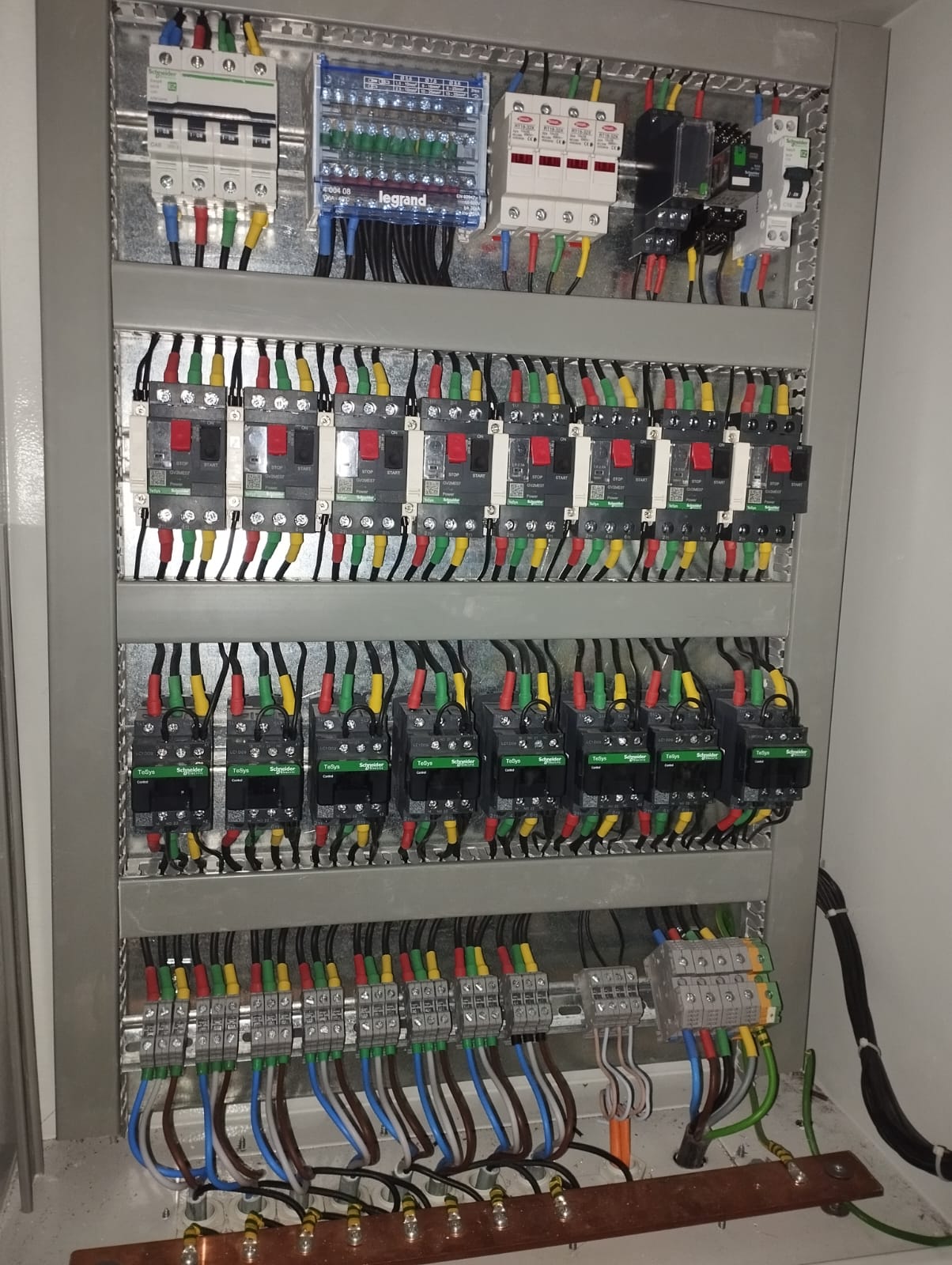 Équipe YOUBA ELECTRIC - Techniciens professionnels