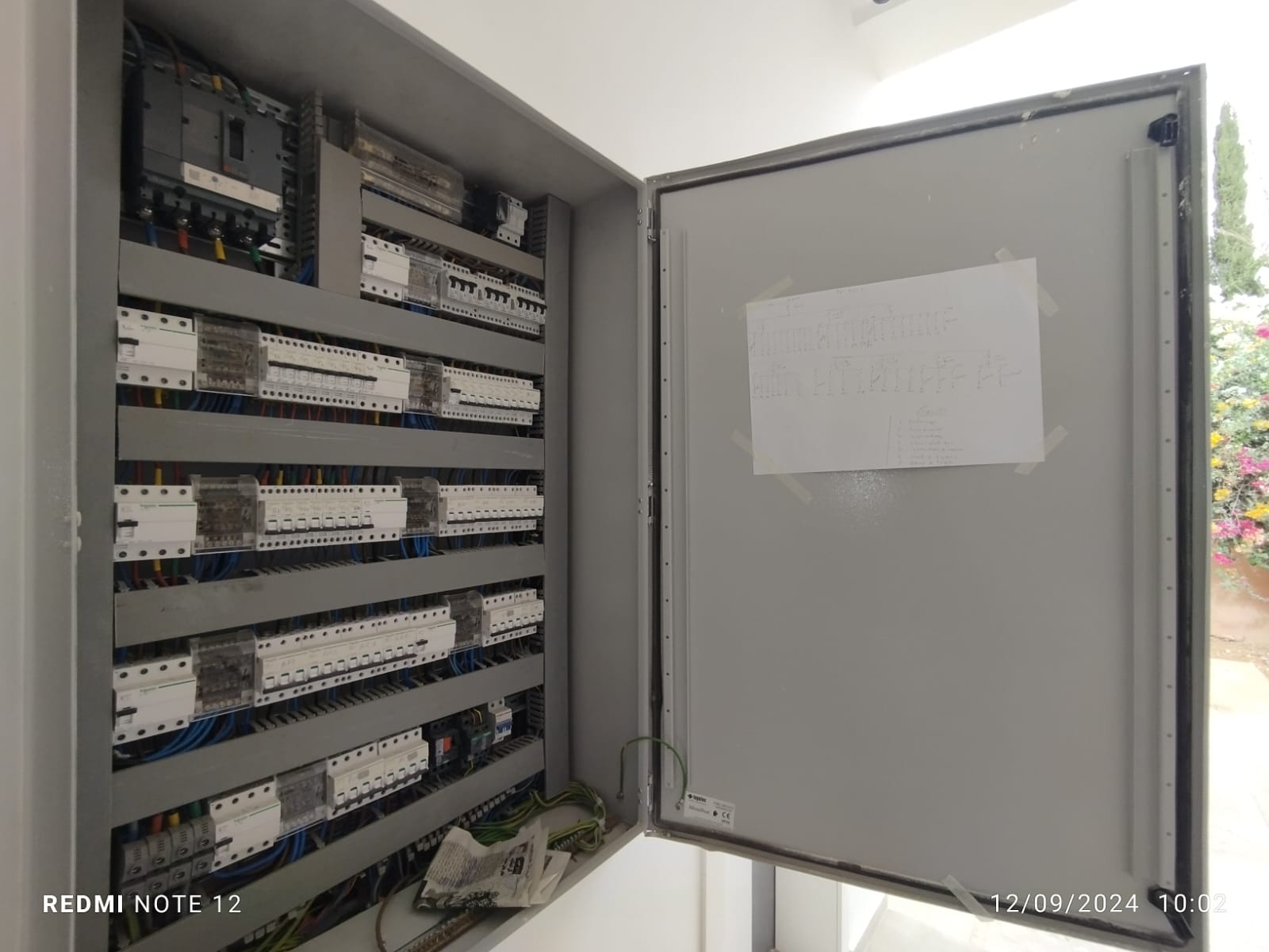 Système solaire hybride avec batterie